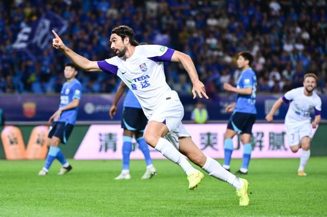 篮球直播-【中超】孔帕尼奥戴帽阿代米造3球 津门虎4比2沧州